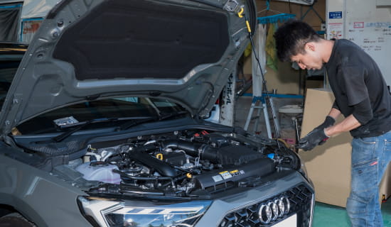 選ばれる理由#1 「車の整備・点検も<p>お任せください</p>」